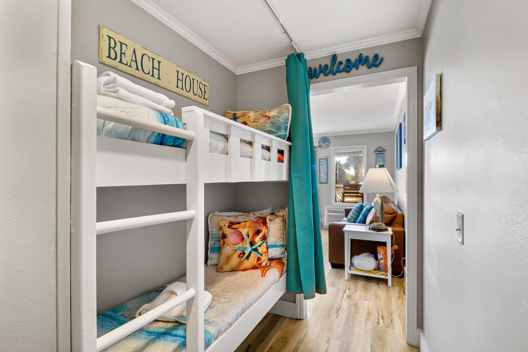 Ocean Dunes Villas #111, Beach Condo In Coligny Beach, 43 S Forest Beach Dr, Hilton Head Sc, Oceanfront Condo, Heated Pool, By Vacation Rental Hhi Хилтън Хед Айлънд Екстериор снимка